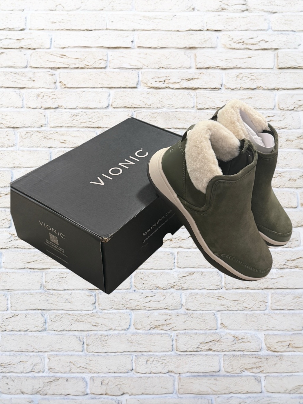 New In Box Vionic Olive Green Suede Shearling Slip-On Ankle Boots- Norwood - 7.5
